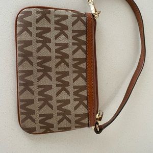 Micheal Kors Clutch